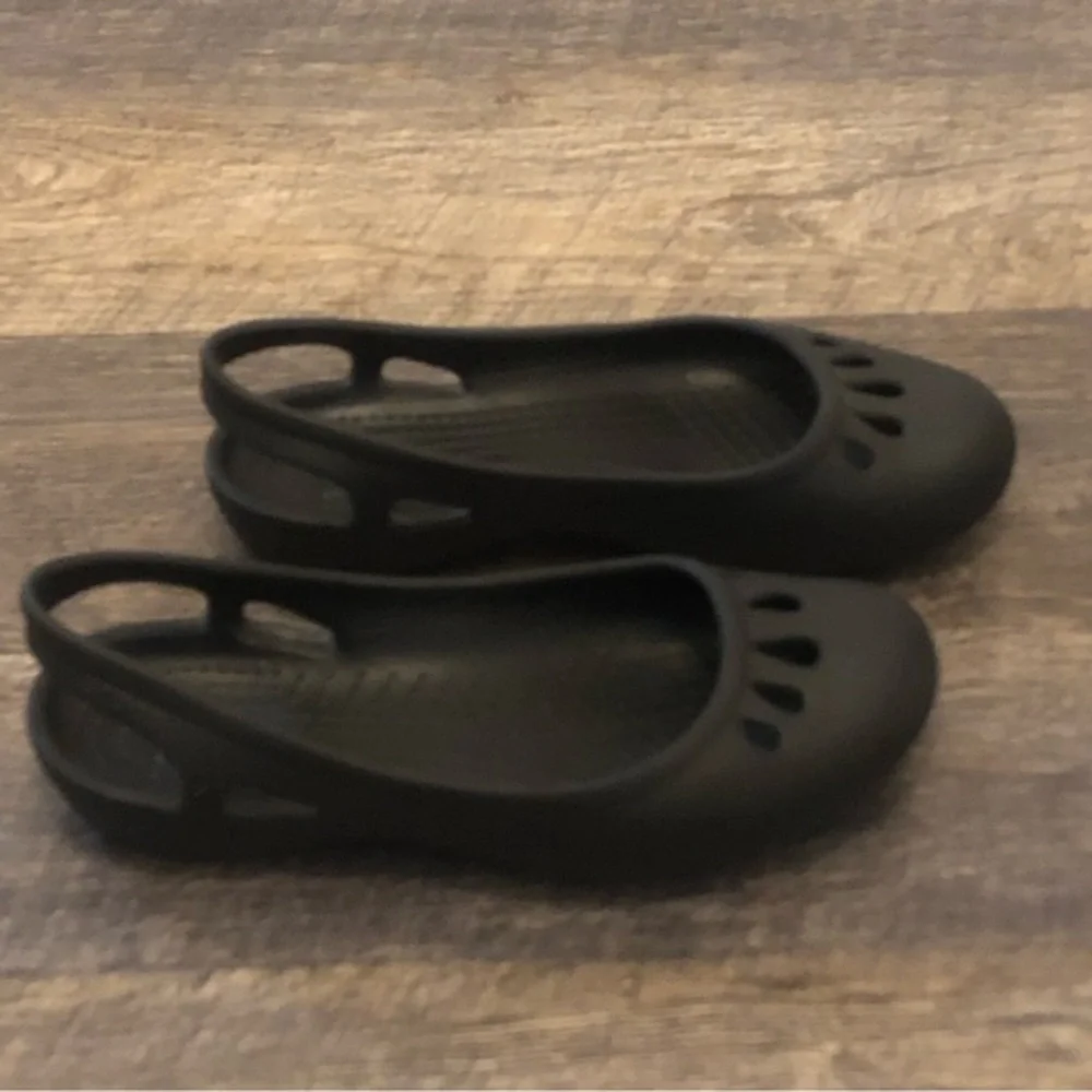 Crocs Kids Girl Flats Size 4 Black EUC